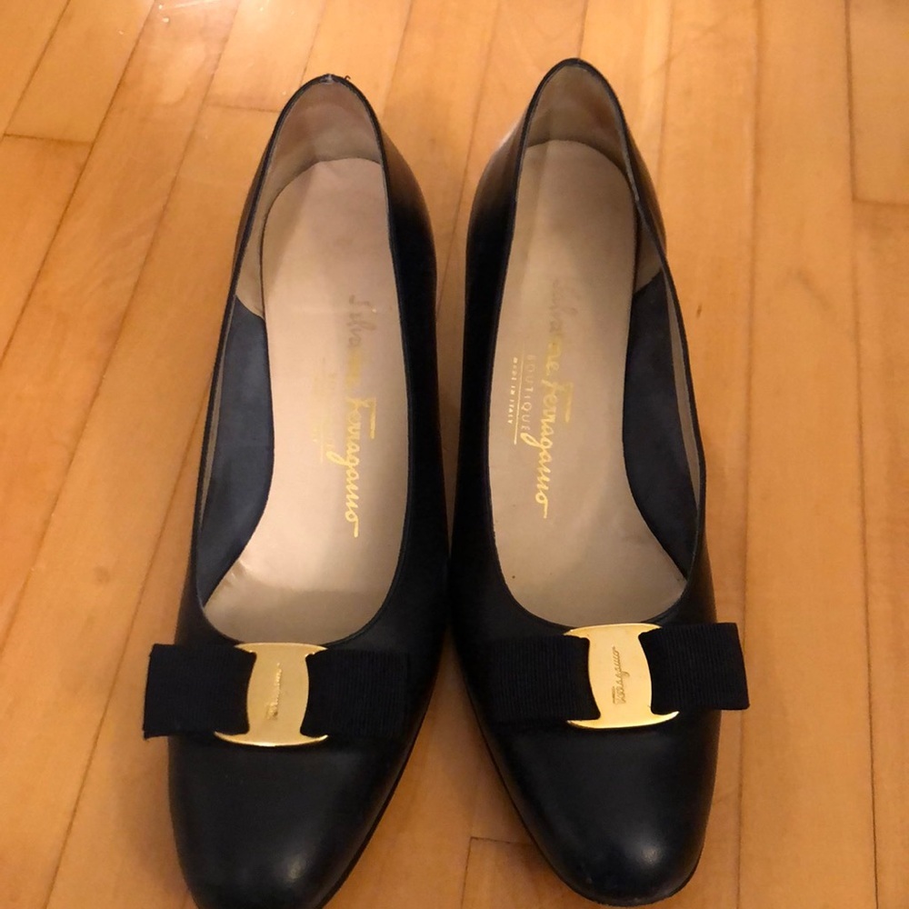EUC Salvatore Ferragamo women’s shoes with box